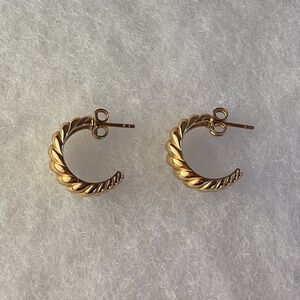 Mejuri Croissant Dome Hoops